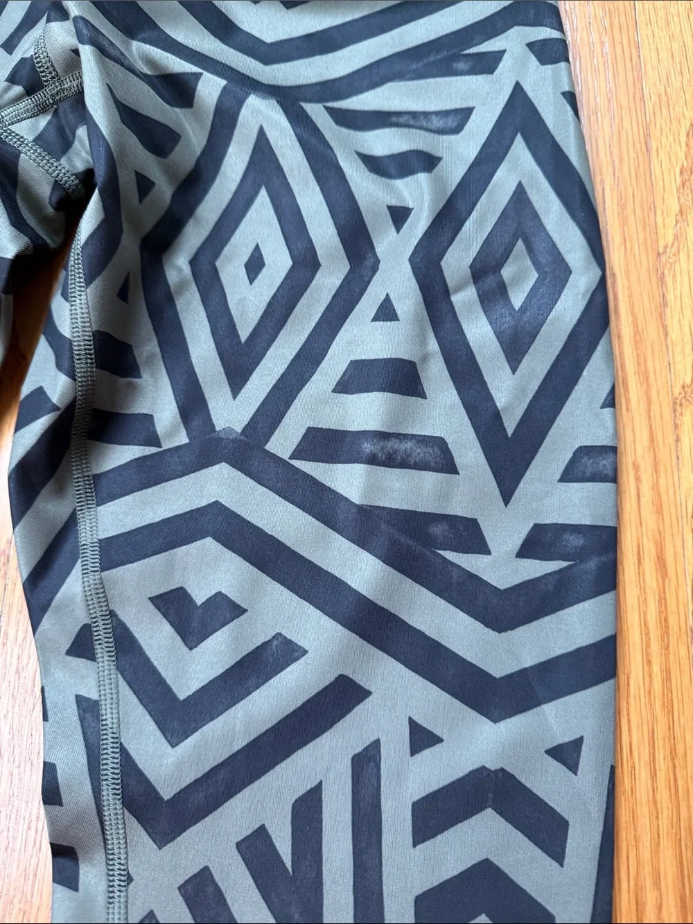 lululemon athletica Wunder Under Geometric Cropped Leggings - Black & Olive - Picture 3 of 5